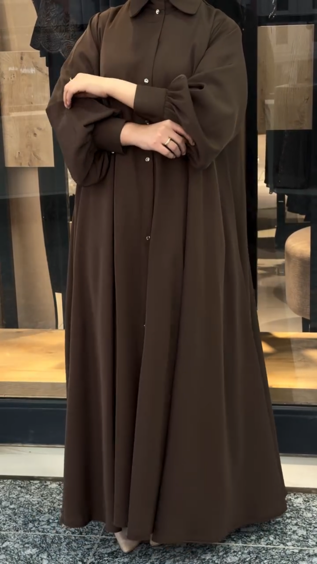 عباية تَرف – بانسياب واسع وأنيق