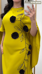 فستان نسائي فاخر بتفاصيل ورود – إطلالة تخطف الأنظار 👗💛
