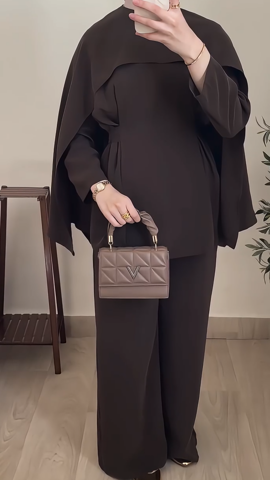 طقم نسائي أنيق فضفاض – راحة وفخامة في لوك واحد 👗✨